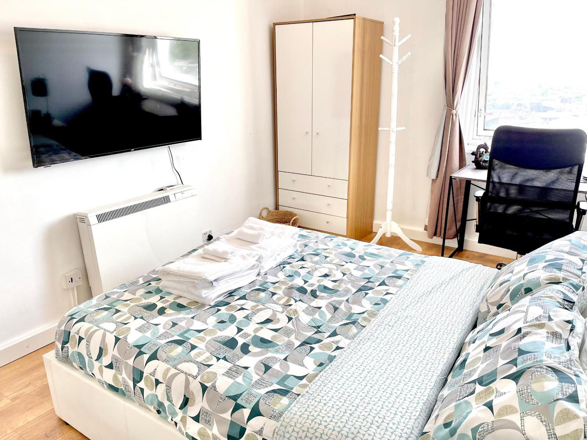 Paddington Flat Close To Station With Patio * Londra